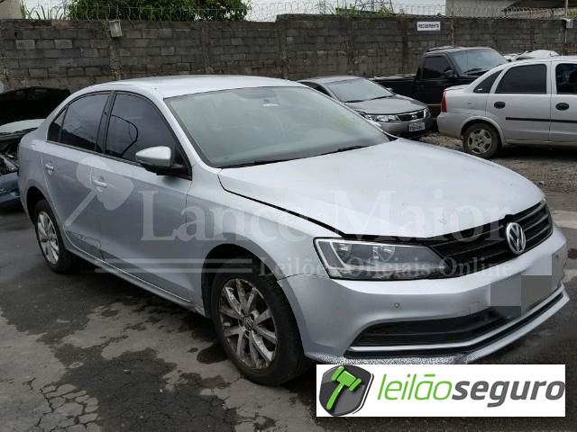 LOTE 034 - VOLKSWAGEN JETTA TRENDILINE 2.0 2015