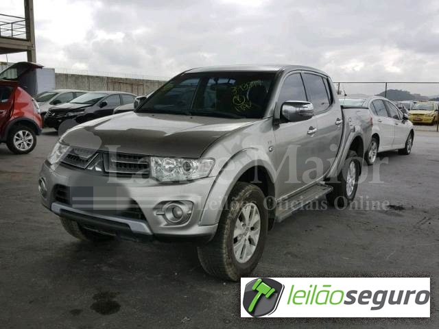 LOTE 037 - MITSUBISHI L200 TRITON HLS 2.4 FLEX CD 2016