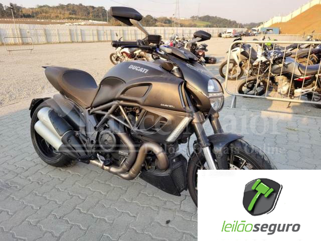 LOTE 011 - DUCATI DIAVEL 1198 ABS 2012