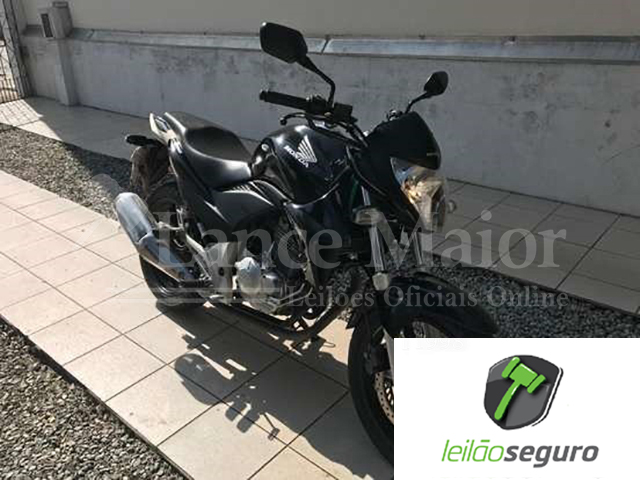 LOTE 010 - HONDA CB 300R 2014