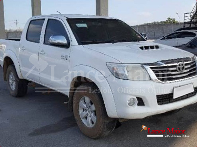 LOTE 036 - TOYOTA HILUX CD 2.8 TDI SRV 4x4 DIESEL 14/14